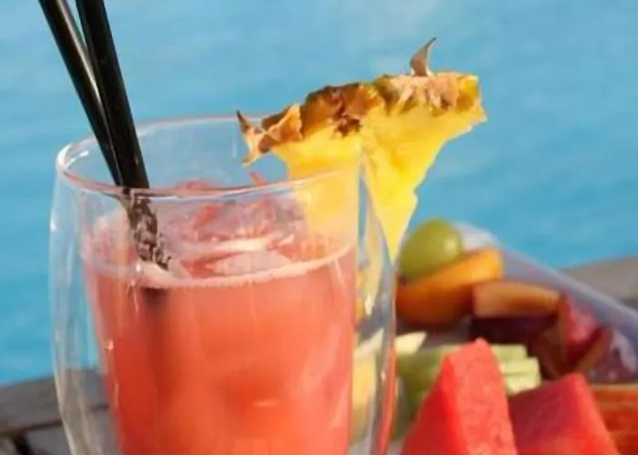 Summertime ホテル 3*